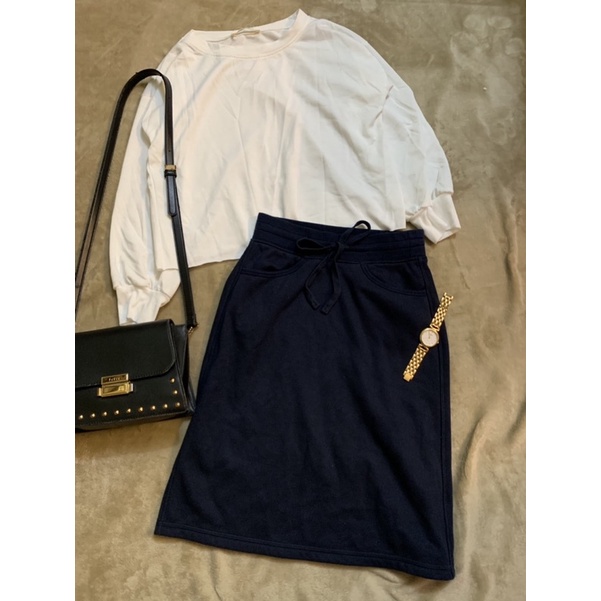 Áo nỉ trắng IVY + chân váy nỉ