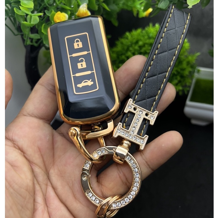 Ốp chìa khóa TPU Đen vàng cao cấp xe ô tô Mitsubishi Xpander, Outlander, Attrage.