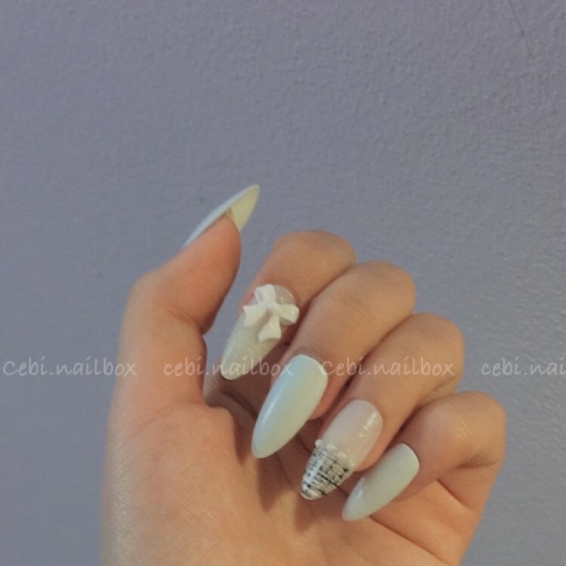 Nailbox thiết kế màu trắng c001 đính nơ kẻ dạ cebi.nailbox