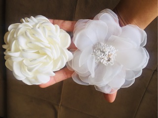 hoa cẩm tư cầu handmade cài áo
