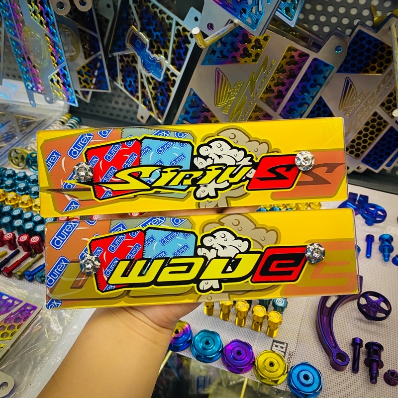 Bảng Mica thái lan gắn cho xe sirius wave tặng kèm ốc Salaya