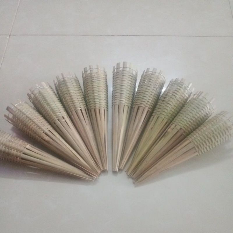 Combo Hôm đặt lươn ống 60. 1chai dầu nhử. 1bịch cám