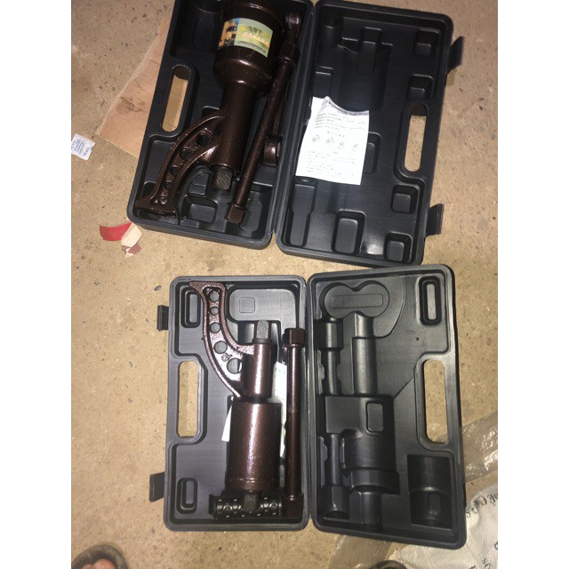 Tháo lốp ô tô bộ to và bộ nhỏ