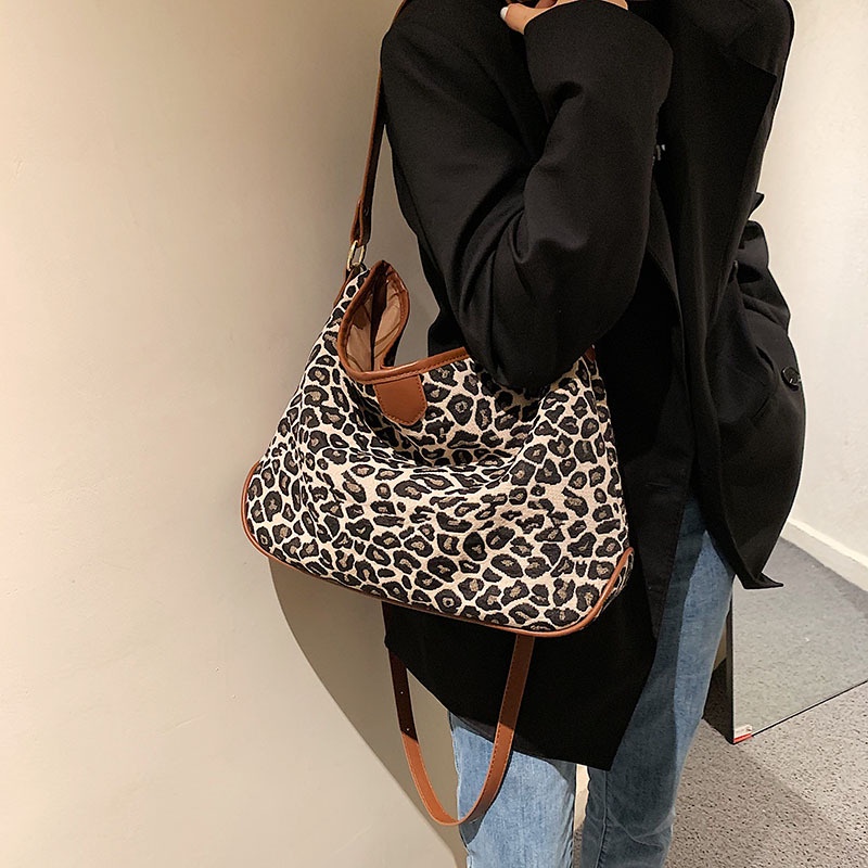 Túi đeo chéo vai IELGY cỡ lớn họa tiết da báo thời trang sành điệu cho nữ