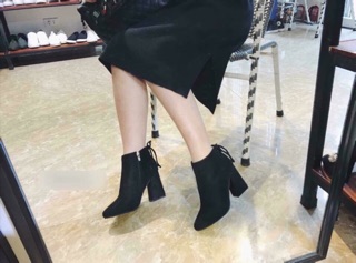 Bốt da lộn cao cổ 2 màu đen/vàng bò