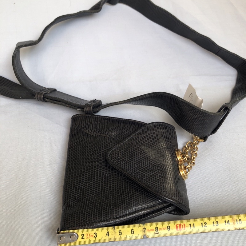 Túi chuẩn si. Túi qua sử dụng. Khách vui lòng xem hình nếu muốn biết thêm thông tin sản phẩm mời khách vô chat . Thanks.