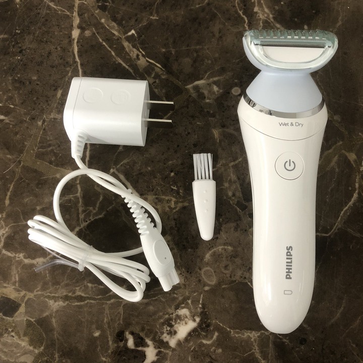 Máy làm sạch lông khô và ướt dùng cho nữ Philips BRL130/00 và BRL140/80 Lady Shaver Wet &amp; Dry