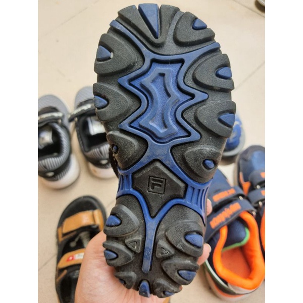 Thanh lý 4 đôi giày bé trai