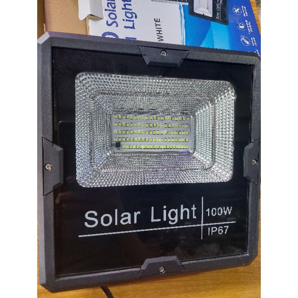 Đèn pha năng lượng mặt trời 100w