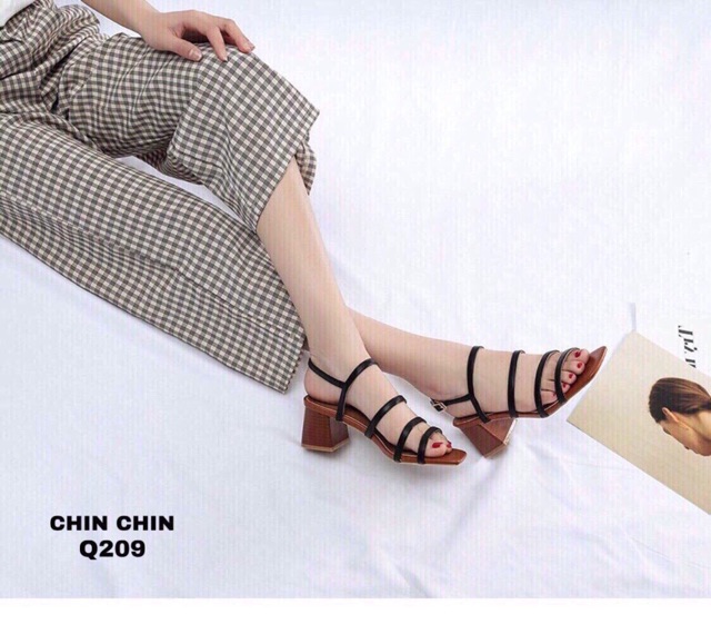 Sandal dây gót vuông