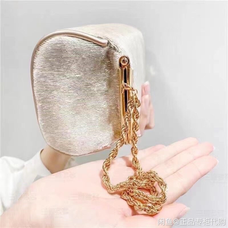 Túi xách Gift Hãng Cle De Peau