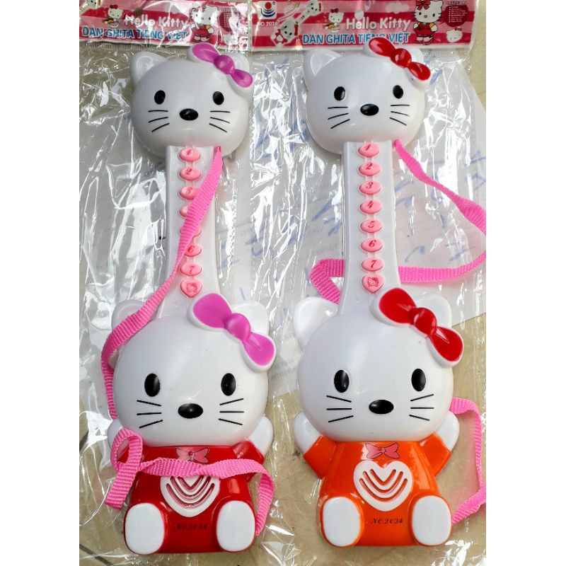 Một chiếc đàn ghita Hello_Kitty bằng nhựa có bài hát Tiếng Việt tặng kèm pin