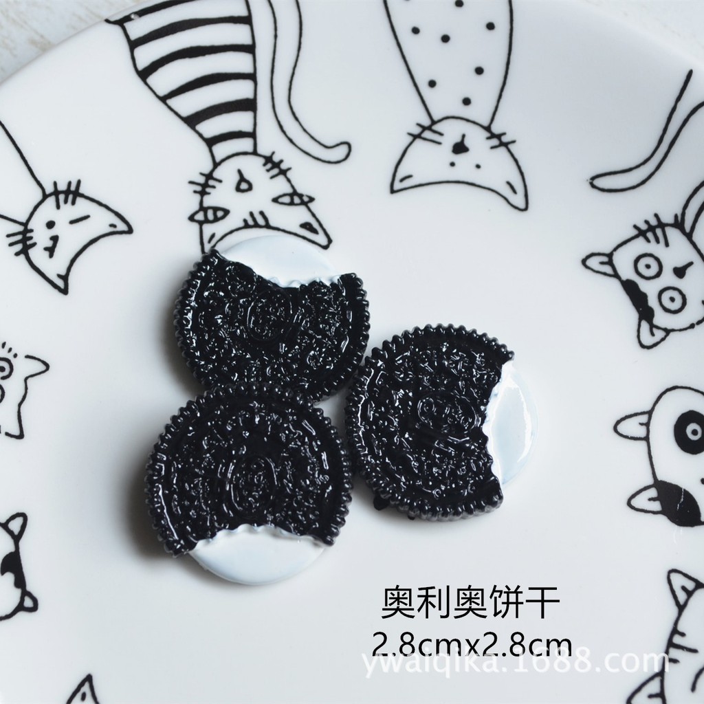 Charm bánh oreo đen - hồng