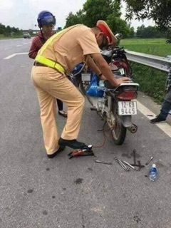 Bơm hơi đạp chân đa năng tiện dụng