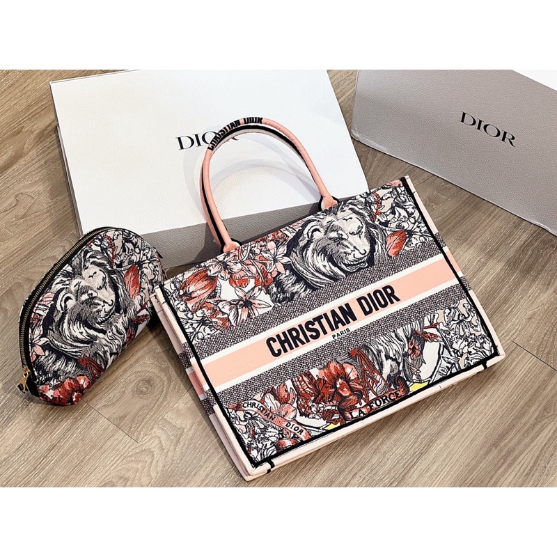 Dior booktote