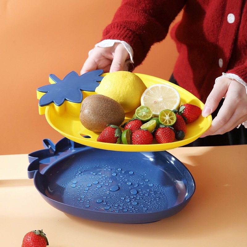 Đĩa quả dâu tây pastel xinh xắn có nắp đựng tăm, để ráo nước