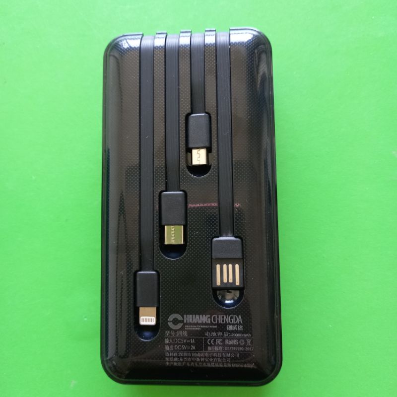 Pin Sạc Dự Phòng 20000mAh có 4 dây cáp sạc dính liền là micro, typeC, ip và USB. Có tặng kèm dây cáp micro USB rời.