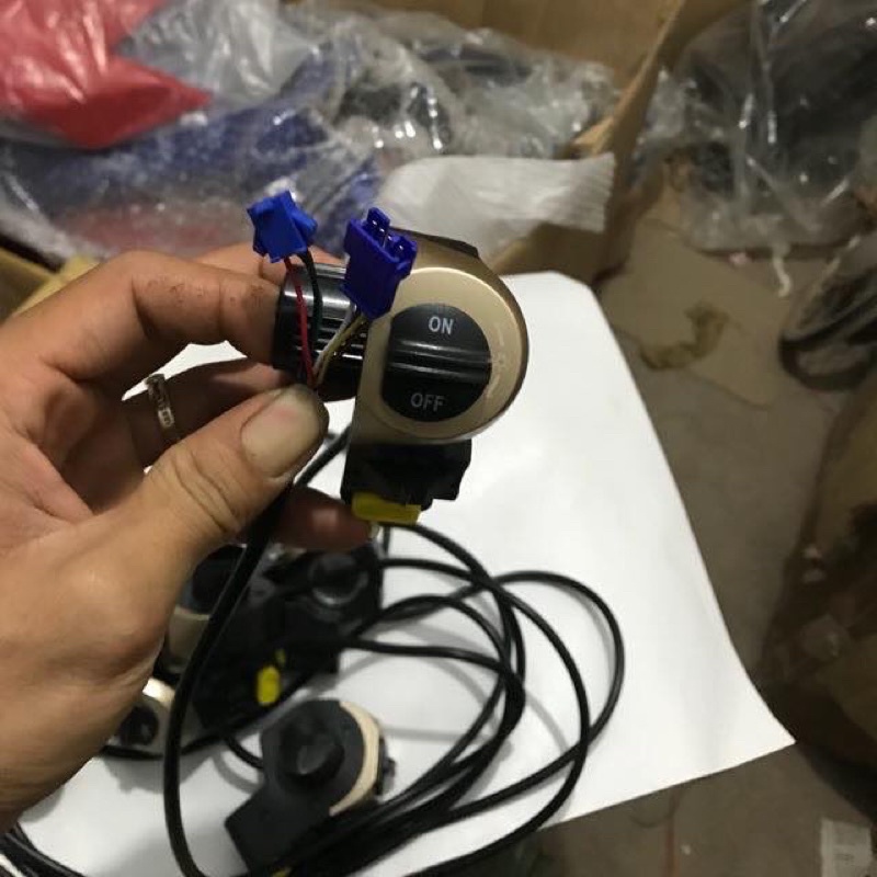Cụm công tắc đèn, còi xi nhan 133