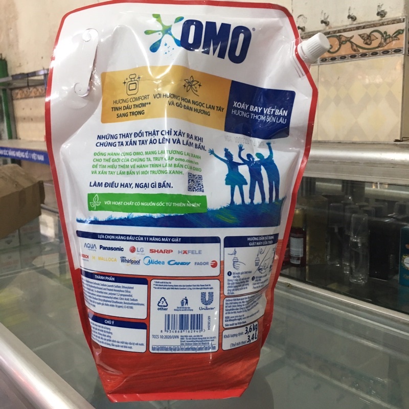 Nước giặt OMO Matic Comfort tinh dầu thơm túi 3.7kg