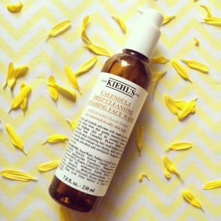 Sữa rửa mặt hoa cúc Kiehl’s Calendula Deep Cleansing Foaming Face Wash