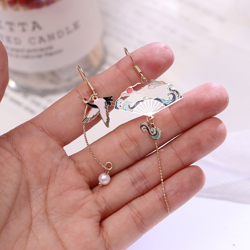 Khuyên tai hình quạt họa tiết Nhật Bản - PK025