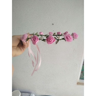 Vòng hoa đội đầu chụp hình