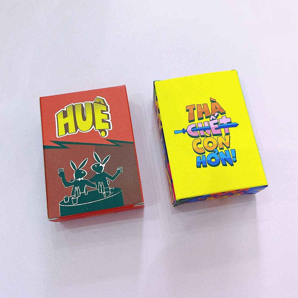 Combo Cặp Bộ Bài Huệ Và Thà Chết Còn Hơn Drinking Game Hot Nhất 2023 Kèm Hộp Đựng Cao Cấp HUE-TCCH