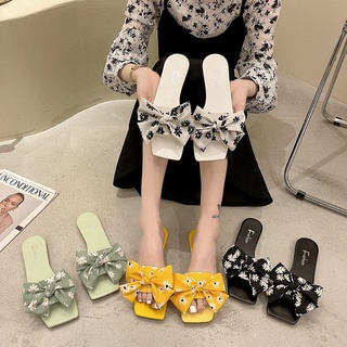 Dép sandal phong cách xuân hè 2021 cho nữ