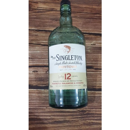 Vỏ chai rượu ngoại The Singleton 12 dùng trang trí nhà cửa quầy bar phòng trà phòng khách.tủ kệ giá quầy hàng trang trí