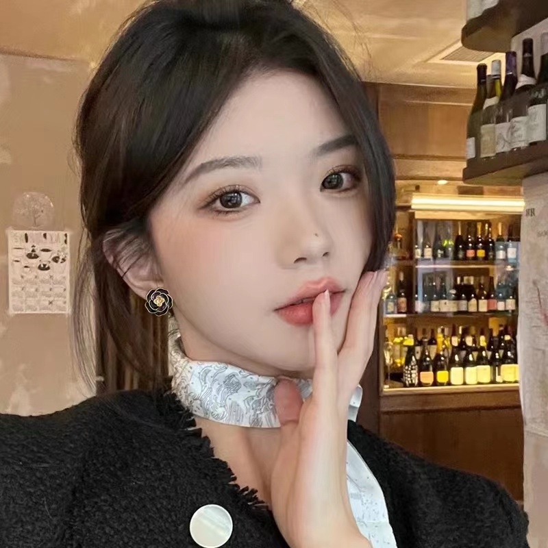 Bông Tai Hình Hoa Trà Đính Ngọc Trai Thời Trang Hàn Quốc