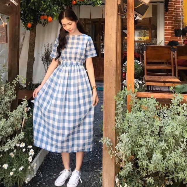 Đầm caro xanh nút sau form dài