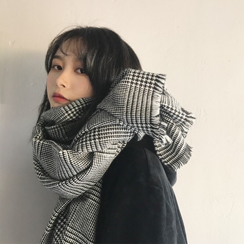 Khăn len kẻ đen trắng hot trend hàn quốc