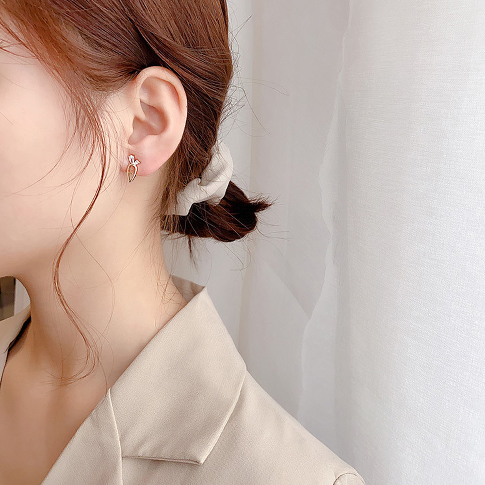 Khuyên Tai Nữ Hình Củ Cà Rốt Đáng Yêu