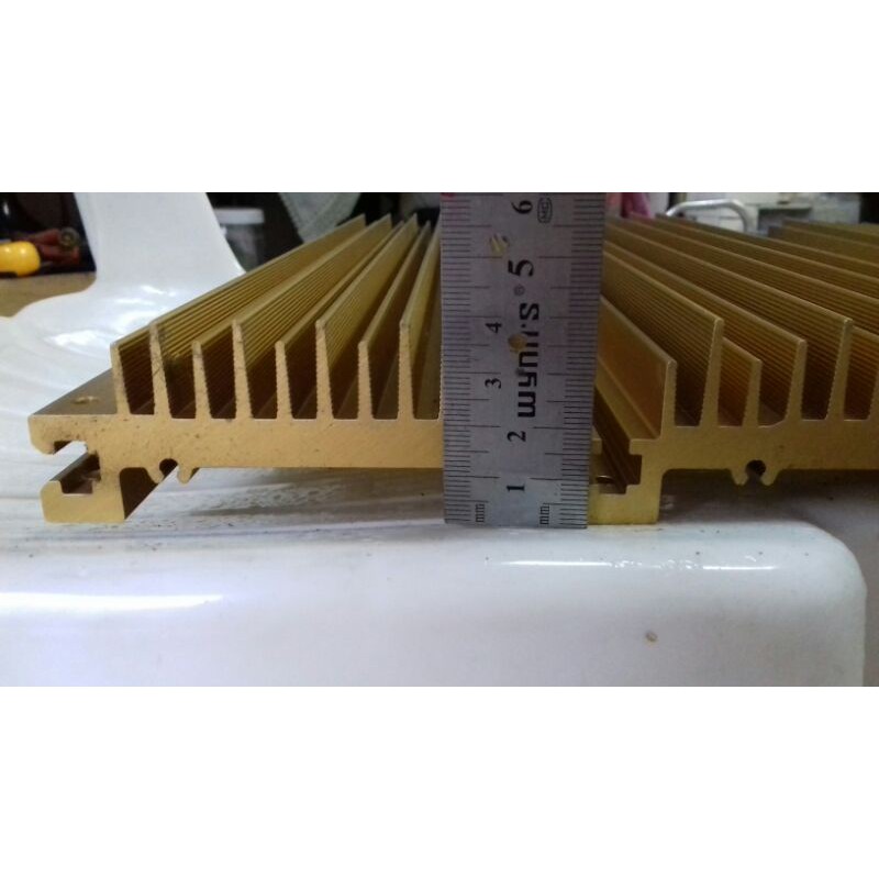 Nhôm tản nhiệt tháo máy , kích thước 22cm x 32cm .