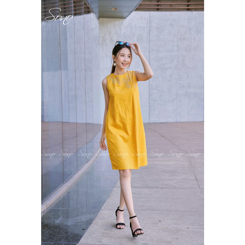 Sono - Đầm Chất Liệu Linen Thêu Họa Tiết Lá Cây Hàng Thiết Kế Màu Sắc Tươi Trẻ
