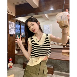 Áo khoác len sọc ngắn cổ chữ V