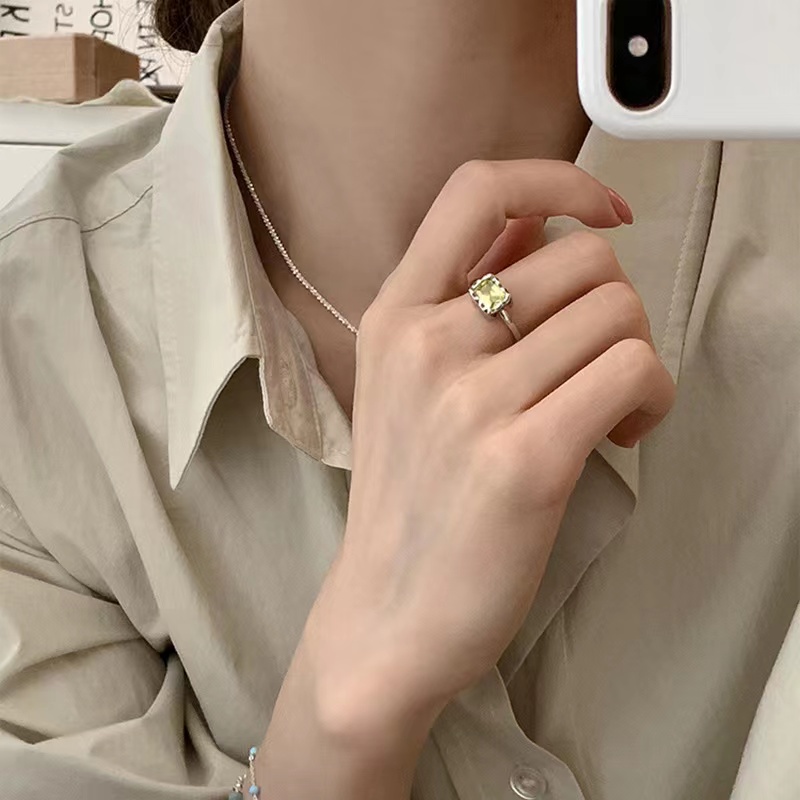 Nhẫn Đính Kim Cương Giả Hình Vuông Màu Xanh Lá Dễ Phối Đồ Thời Trang Cho Nữ