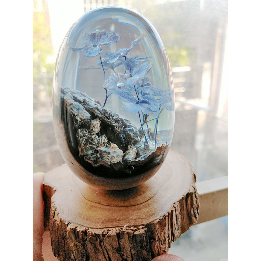 Trứng resin handmade mẫu rừng hoa xanh, trang trí bàn làm việc, quà tặng, quà lưu niệm đặc biệt.