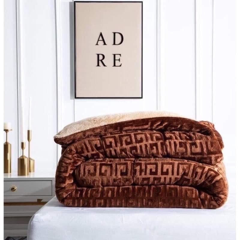 Chăn Cừu Chữ Vạn Hàng Loại 1 Cao Cấp Dày 3 Lớp Siêu Ấm 3 ,2 kg 2mx2m2