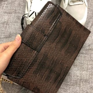 Túi Mango auth đeo chéo màu nâu da rắn