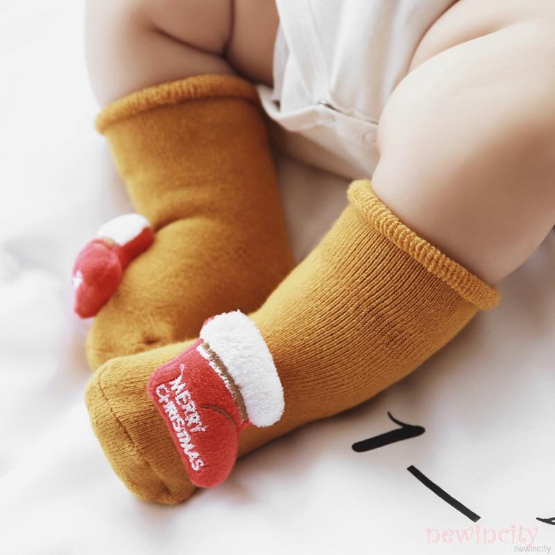 Vớ chân chống trượt in họa tiết Giáng sinh cho bé