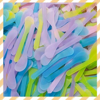 Combo 50 que nhựa đắp mặt nạ nhỏ gọn, đảm bảo vệ sinh, dễ bôi, tiết kiệm bột