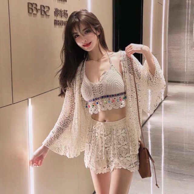 Set 3 món - áo bra đan móc rua quả bông + quần xẻ vạt - choàng ren hạt gạo tay loe