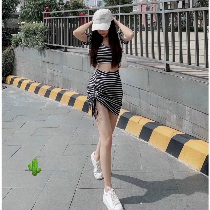 Set bộ nữ áo croptop sọc body kèm chân váy rút dây có lót trong