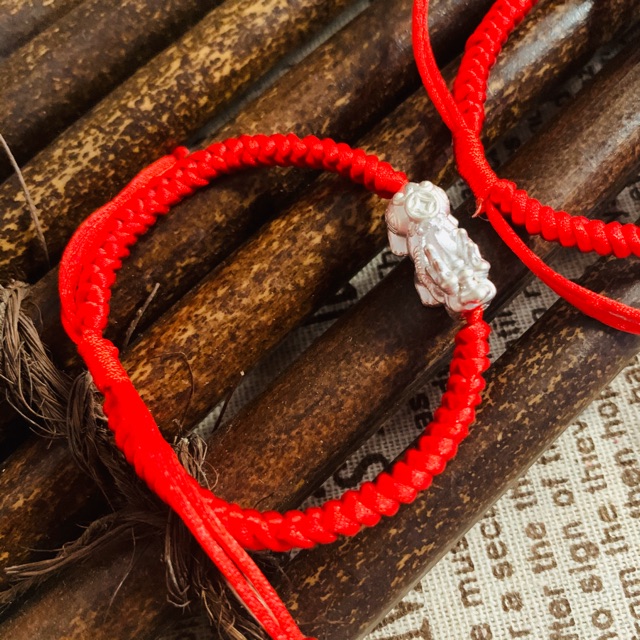 Charm Bạc Ý Tỳ Hưu + Dây Đỏ Phong Thuỷ