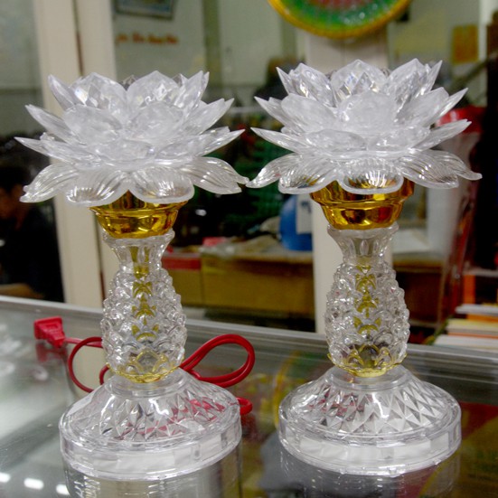 Cặp đèn hoa sen trắng chân cao chớp bảy màu cao 20cm