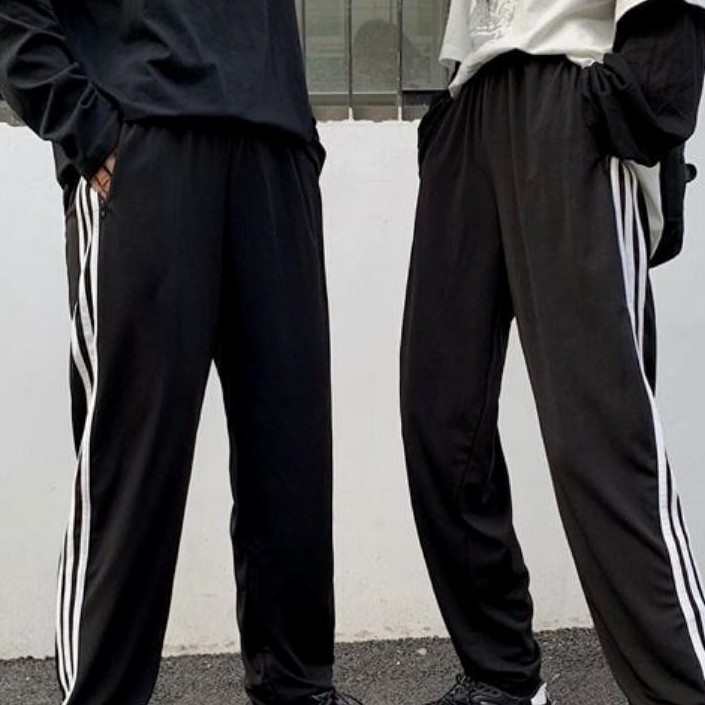 Thời trang nam CHIPXINHXK -  quần thể thao nam đen 3 sọc trắng ( ống suông )