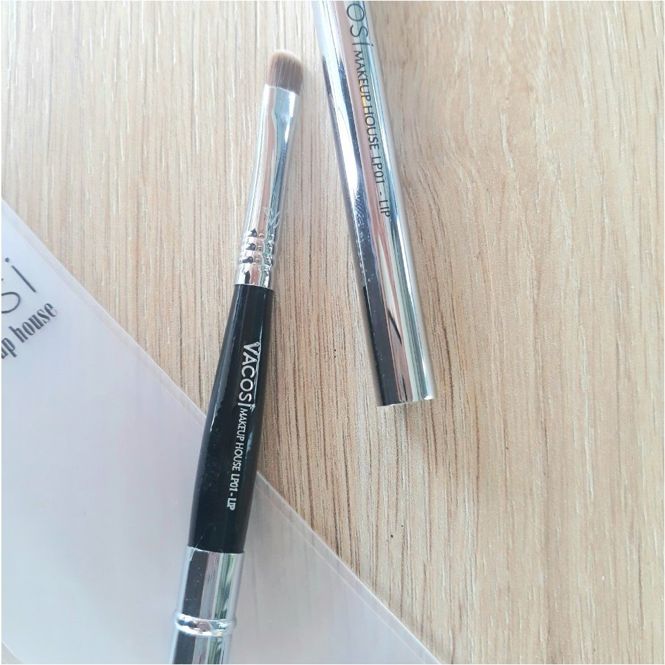 Cọ‎ đánh môi Vacosi LP01 đầu﻿ ngắn màu bạc