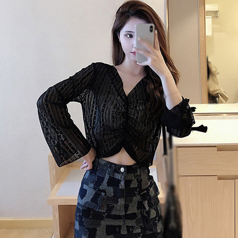 Áo Tay Dài Phối Ren Hoa Thiết Kế Cổ Chữ V Quyến Rũ