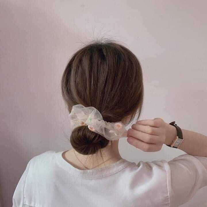 Scrunchies hoa cúc siêu hot trend